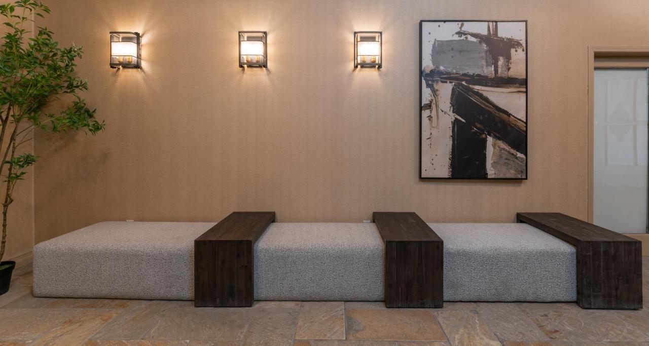 Prestige Vernon Hotel Экстерьер фото